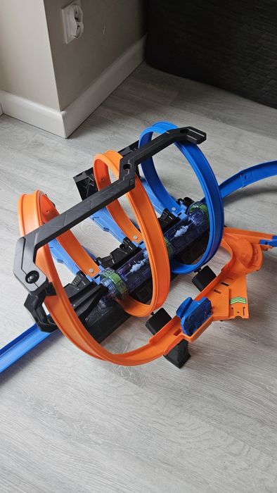 Hot wheels pętla grozy tor