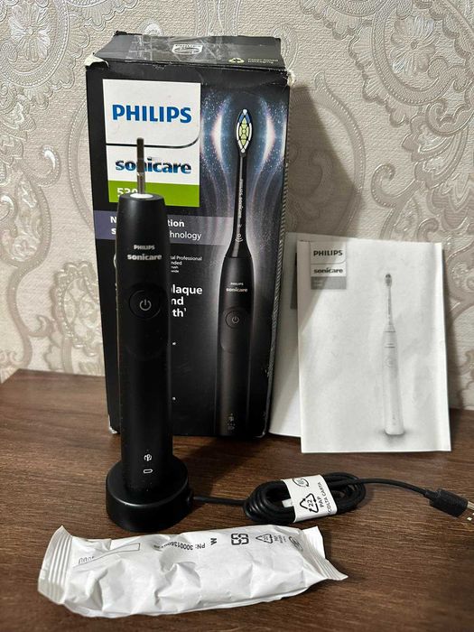 Електрична зубна щітка Philips Sonicare 5300 модель HX7101/01