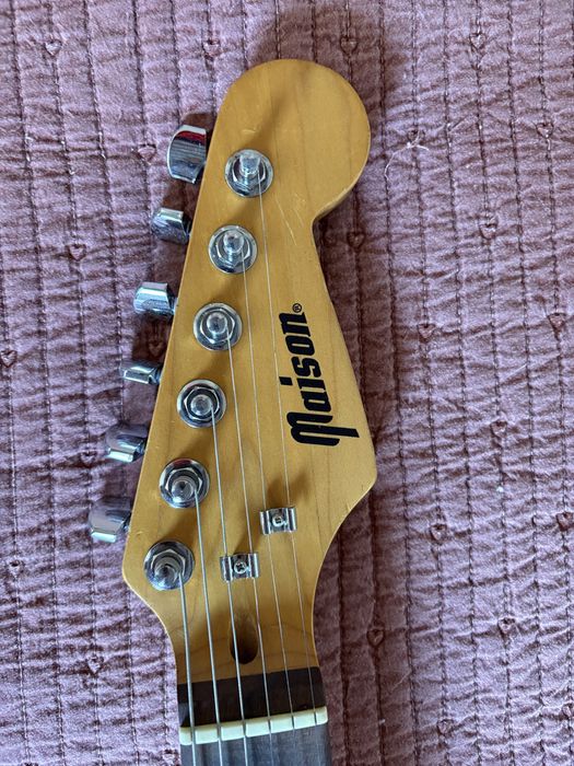 Guitarra Stratocaster Maison