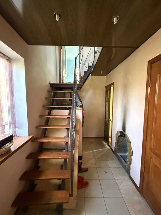 Продається двоповерхова дача, с. Терешки,  з власним озером у дворі