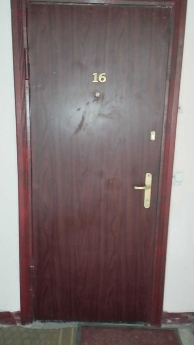 Продам  вхідні двері металеві і дерев"яні
