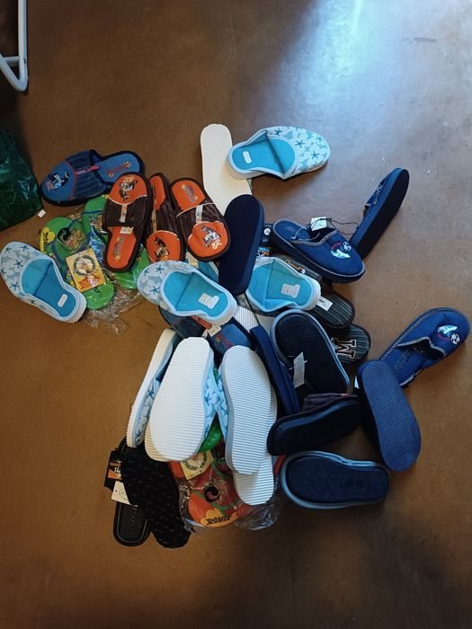 Lote de chinelos criança