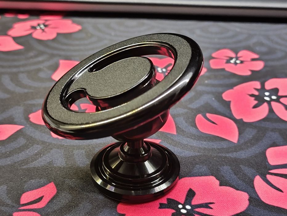 Uchwyt samochodowy na telefon magsafe