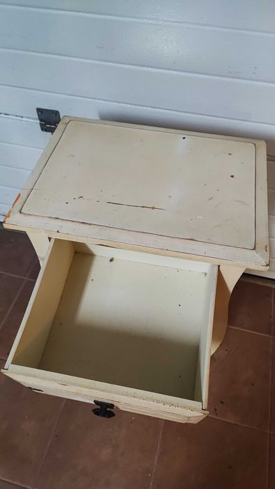 Pequeno móvel de qualidade - Mesa Cabeceira 46x34x68