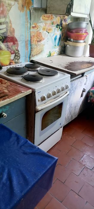 Продам малосімейку Крюков, перша  зупинка за мостом.