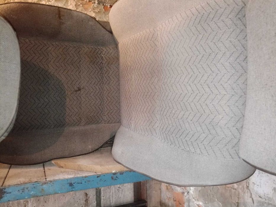 Передние сидения Мазда 626 86 год хетчбек ткань. Цена за пару