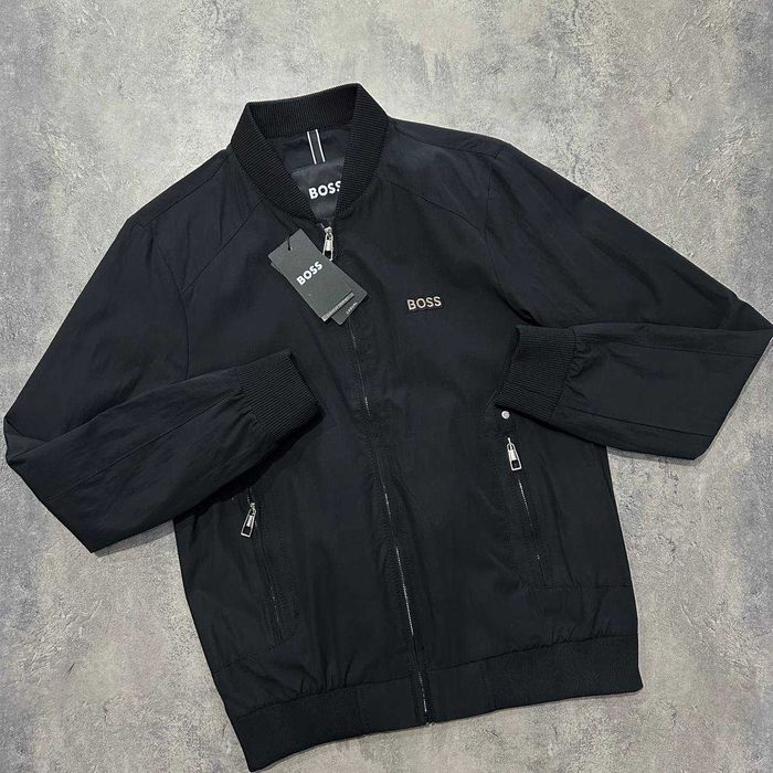 Чоловіча вітровка в БОМБЕРІ Hugo Boss