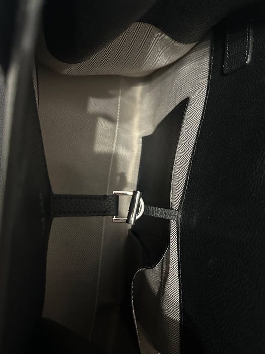 Сумка The Row Margaux 15 у чорній текстурній шкірі