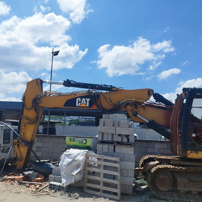 Vendo escavadora CAT323F