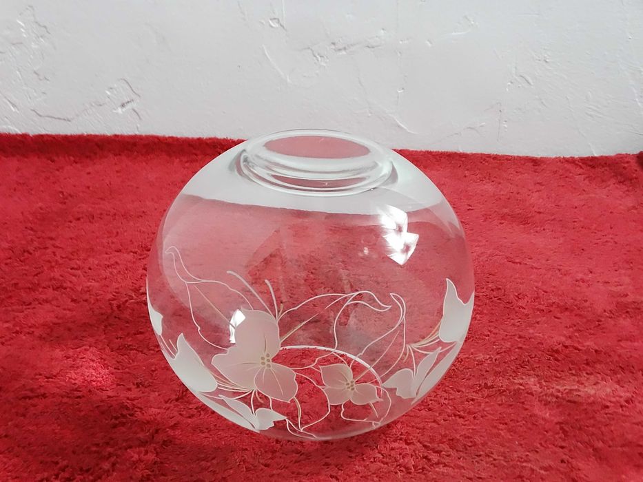 Elegancka szklana waza KULA – matowy motyw kwiatowy | 17,5 cm
