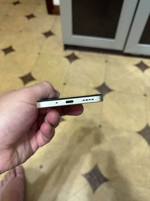 Продам телефон realme c75