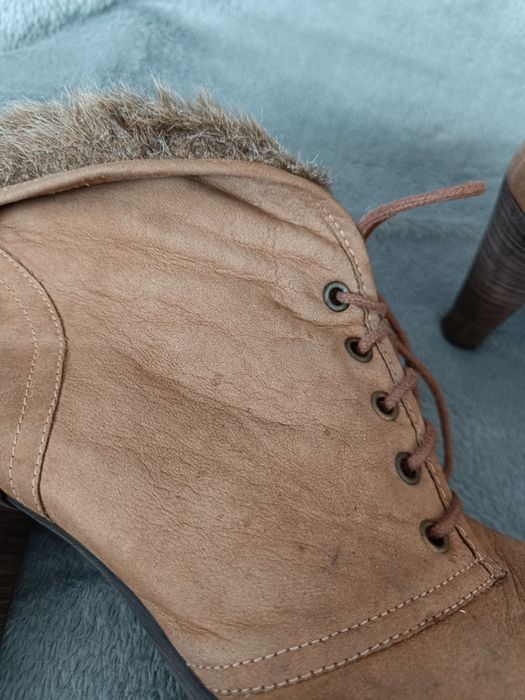 Lasocki buty z futerkiem, na obcasie, botki