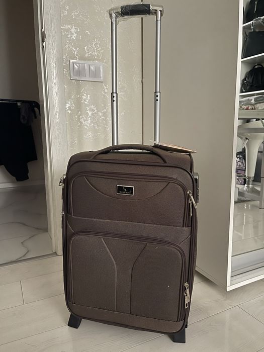 Продам маленький чемодан