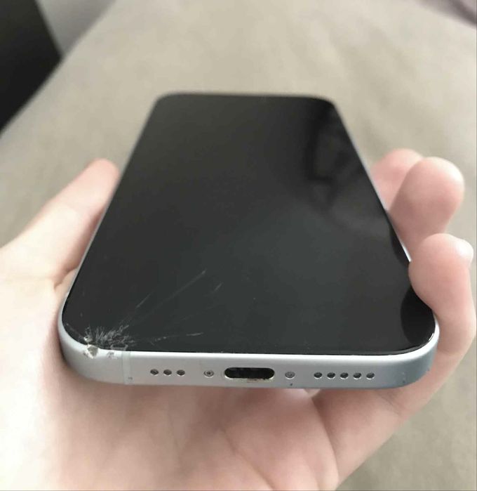 iPhone 15 niebieski