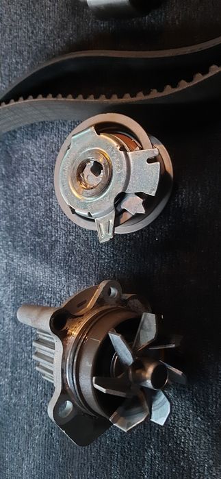 Помпа, ролик , ремінь.Фольксваген.