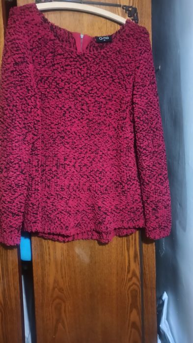 Одяг б/у в ідеальному стані куртки100ог.ціна 200 світера 50грн ог.110