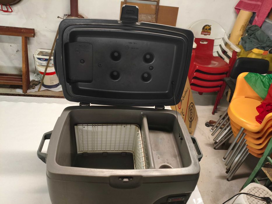 Frigorífico Portátil Elétrico 12V/24V + 230V (Carro/Camião/Camping)