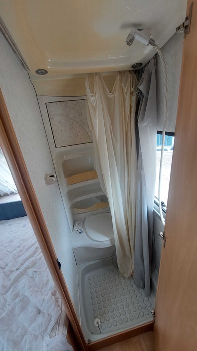 Caravana Hobby 560 com documentos