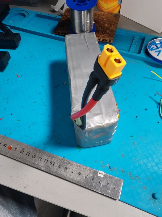 Акумулятор до інвертора 12,6v