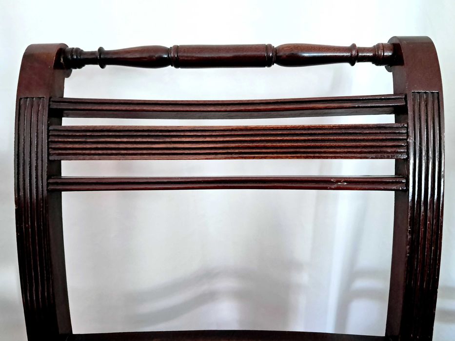 3 cadeiras de madeira trabalhada com assento de palhinha