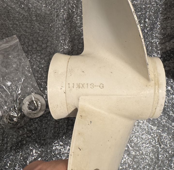 Śruba Yamaha 11 1/8 X 13 cali F50 F60 13 frezow