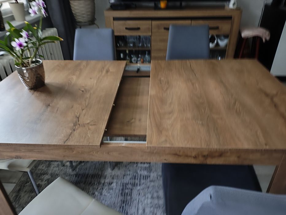 Stół rozkładany  .