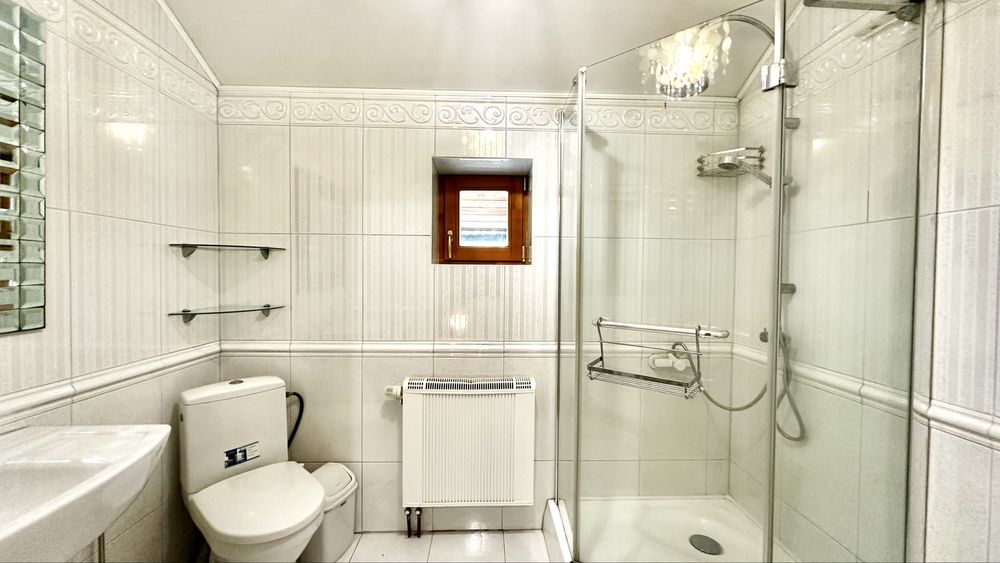 Продаж еко будинку з власним озером та соснами на території