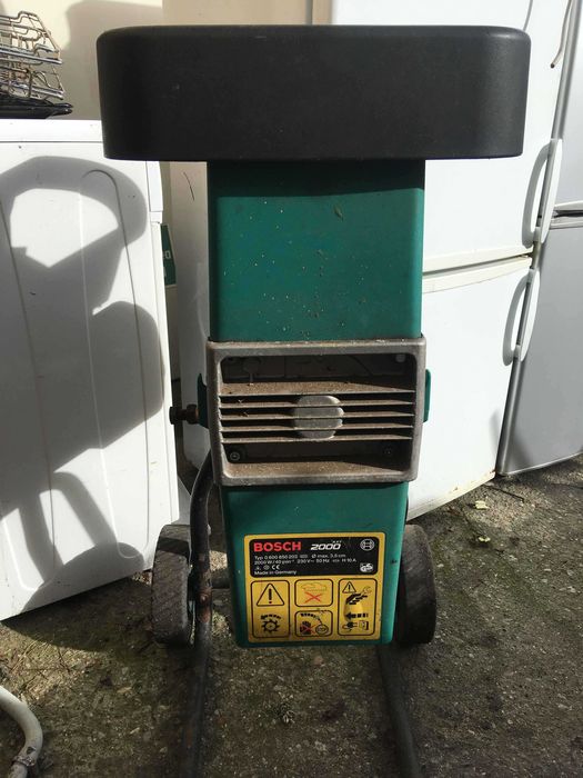 Rębak rozdrabniacz do gałęzi Bosch   ATX 2000