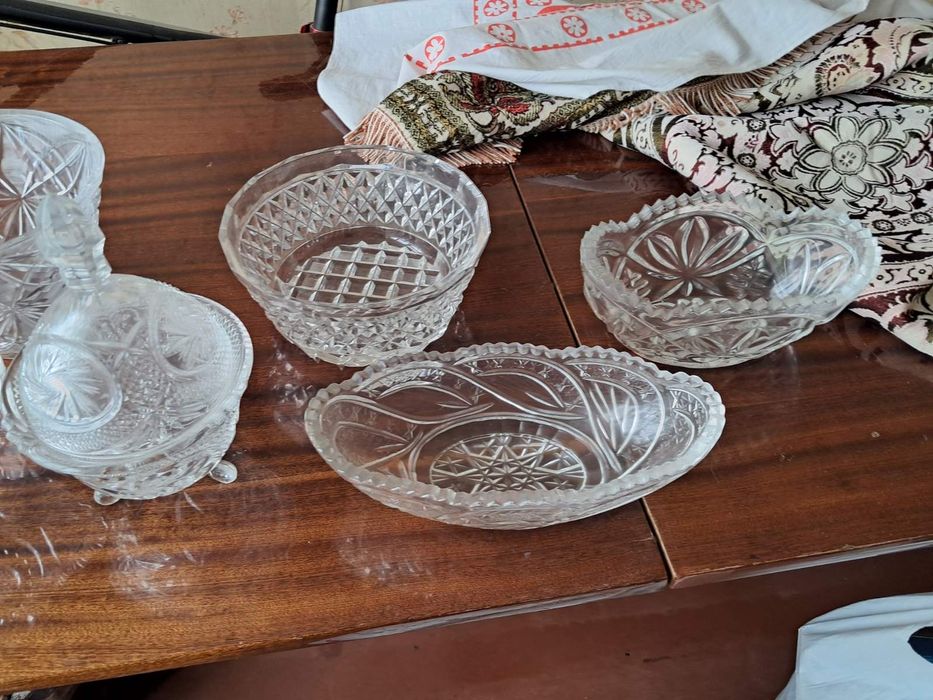 Продам хрусталь вазы рюмки , бокалы.