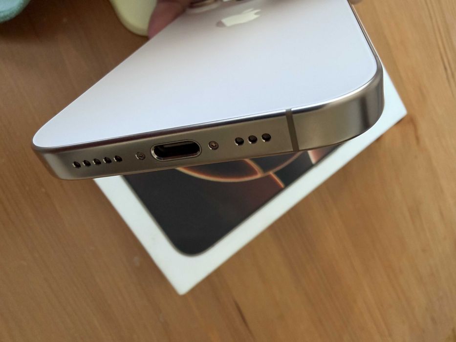 Telefon Apple iPhone 16 Pro 128GB Desert Titanium A3293
