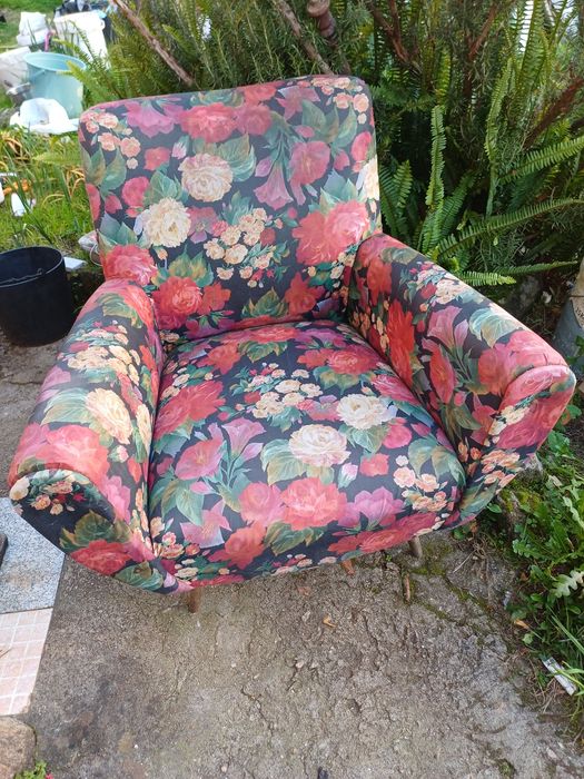 Sofá pés de palito