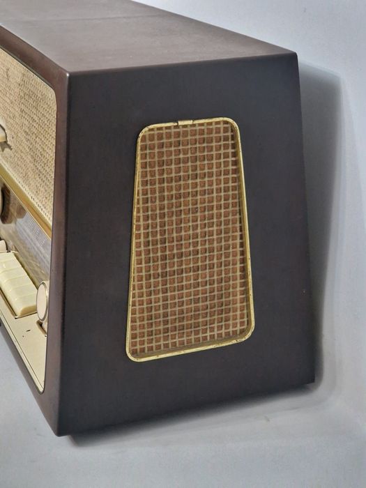 Rádio antigo reparado EMUD