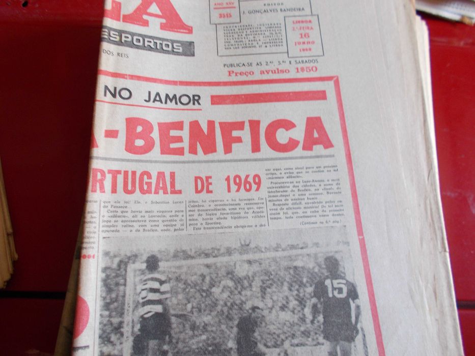 Lote 30 jornais A Bola 1969.