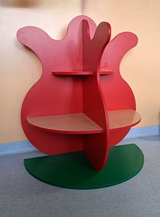 Regał w kształcie tulipana