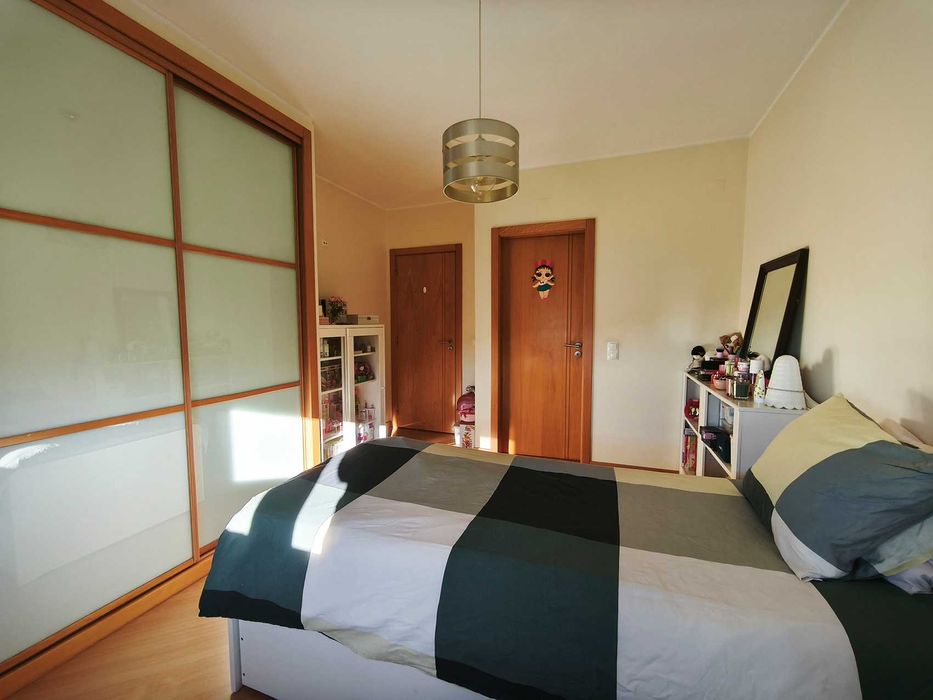 Vende-se apartamento T4