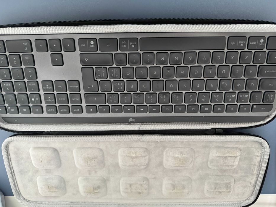 Teclado Logitech MX Keys Layout PT com Capa