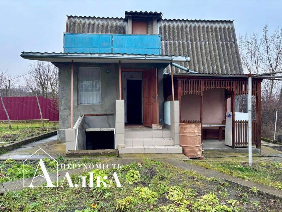 Продам дачний будинок на березі річки