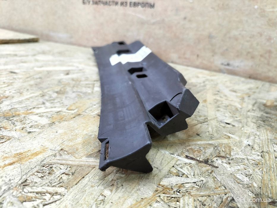 Opel Zafira C 2016-2019 накладка решетки радиатора левая 39084624