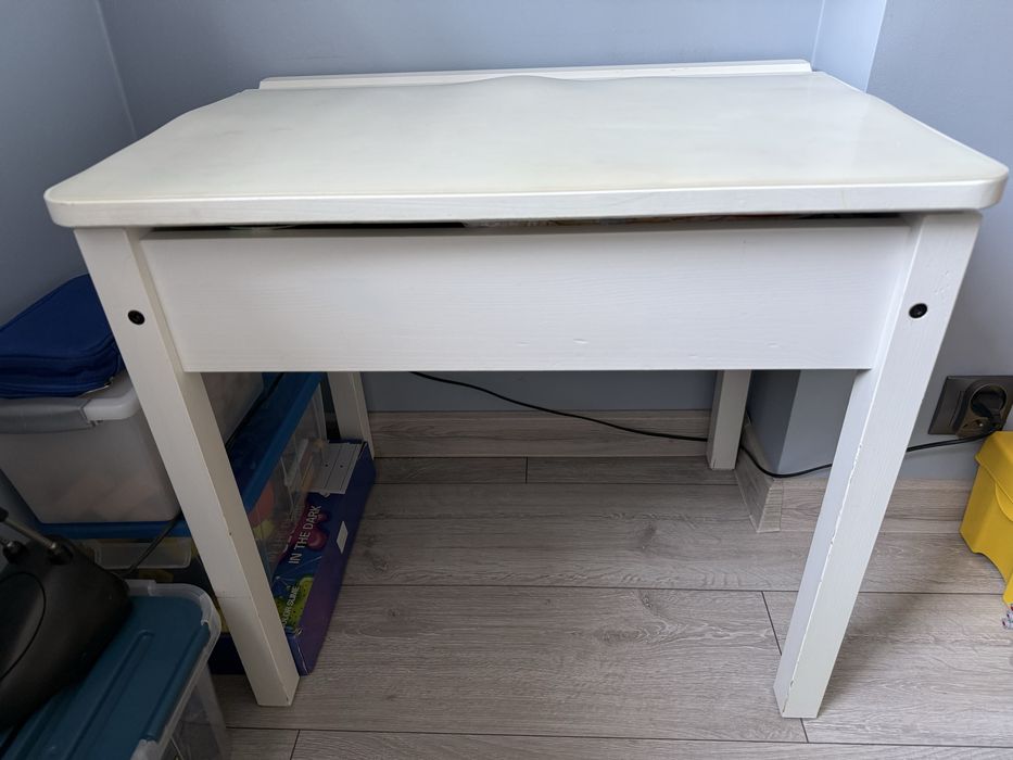 Biurko stolik sundvik ikea + krzesełko mammut