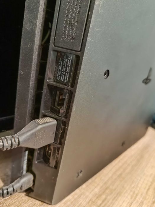 PlayStation 4 z 2 padami