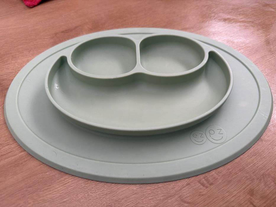 Talerz mata silikonowa ezpz blw dla dziecka rozszerzanie diety