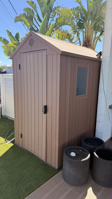 Abrigo de resina 125,8x205X184,5 2,2 M² castanho Keter Darwin