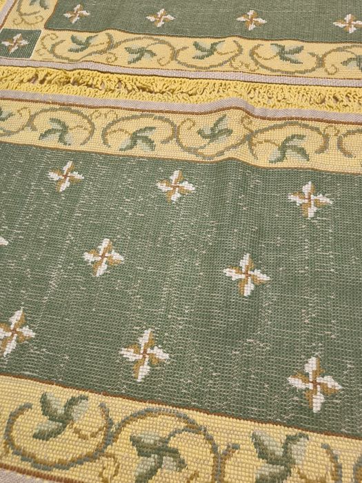 Tapetes Arraiolos Lote 3 Peças.
Conjunto de três tapetes Arraiolos com