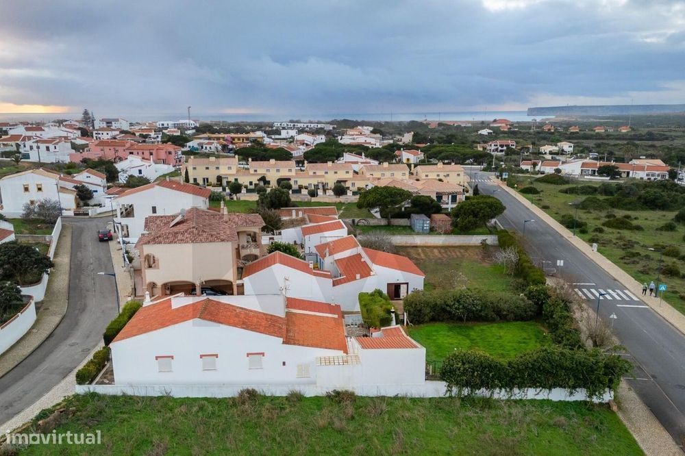 Moradias T3 + T1 e Garagem em Sagres