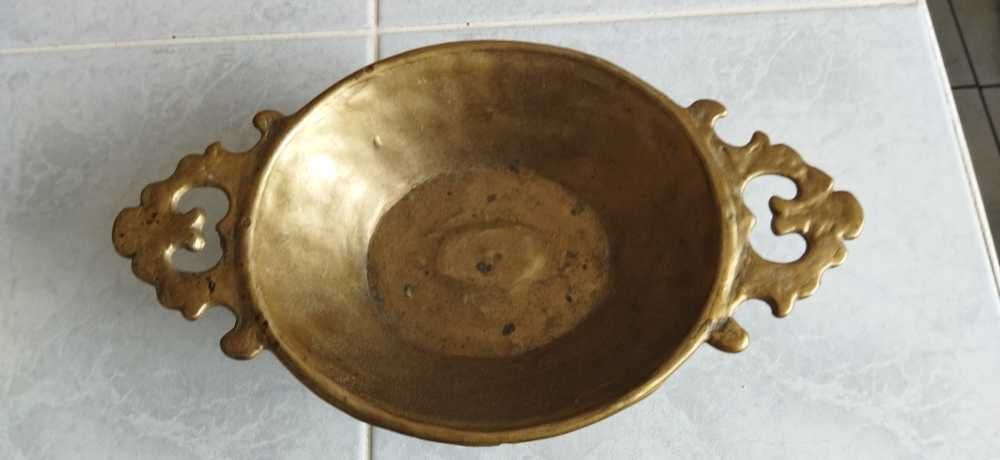 Masywna ,mosiężna misa