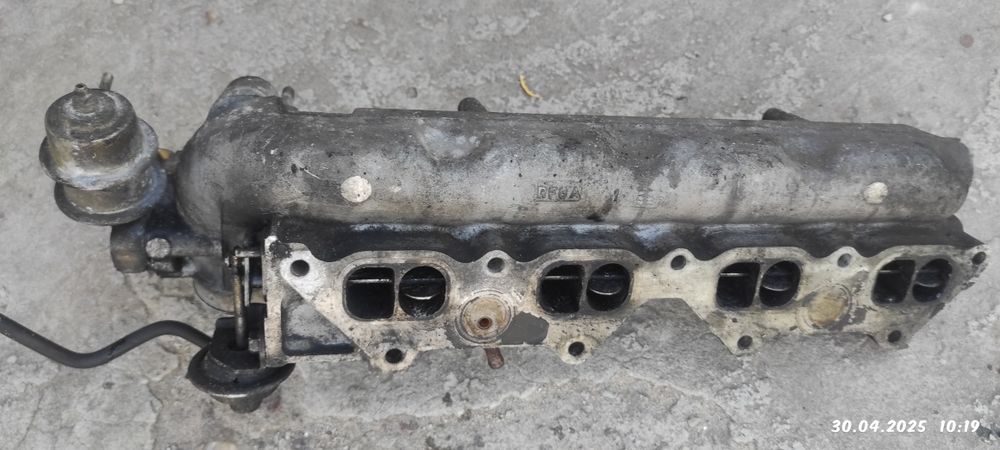 Впускний і випускний колектори Мазда диз.2.0 rf5c