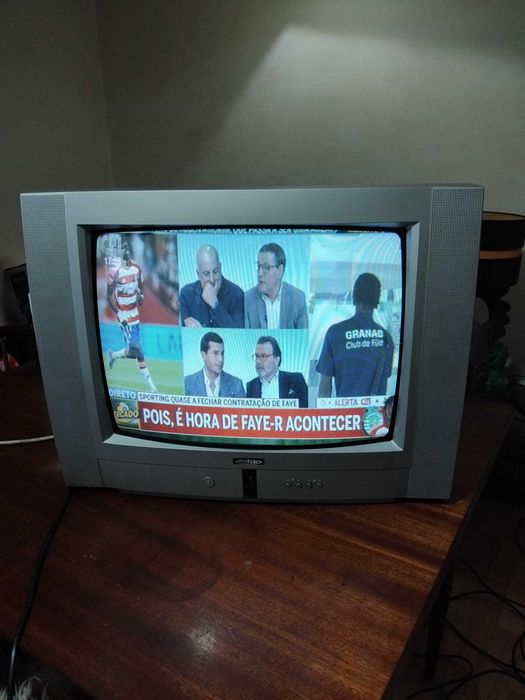 Televisao LG  mais duas de oferta Tudo a funcionar