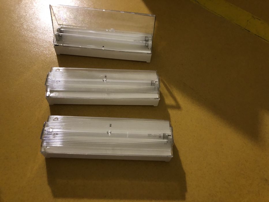 3 luzes de emergencia