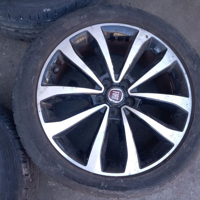Jantes fiat tipo com pneus 225 45 17 ( tem  um par de pneus bons )