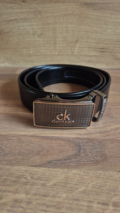 Czarny męski pasek z logo ck Calvin Klein